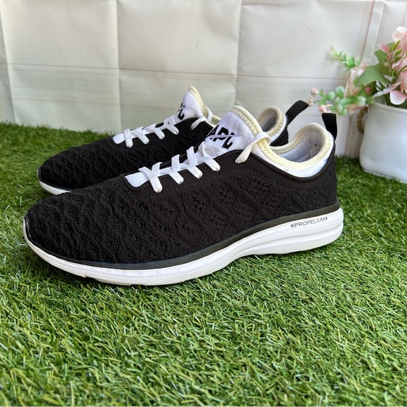 APL🔴TechLoom Phantom women’s Athletic Running black/white shoes  9 - Picture 7 of 16